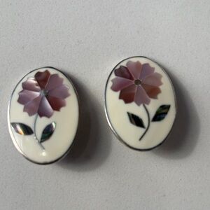 VINTAGE MEXICO ALPACA SILVER AND ABALONE SHELL INLAY FLOWERS CLIP ON EARRINGS